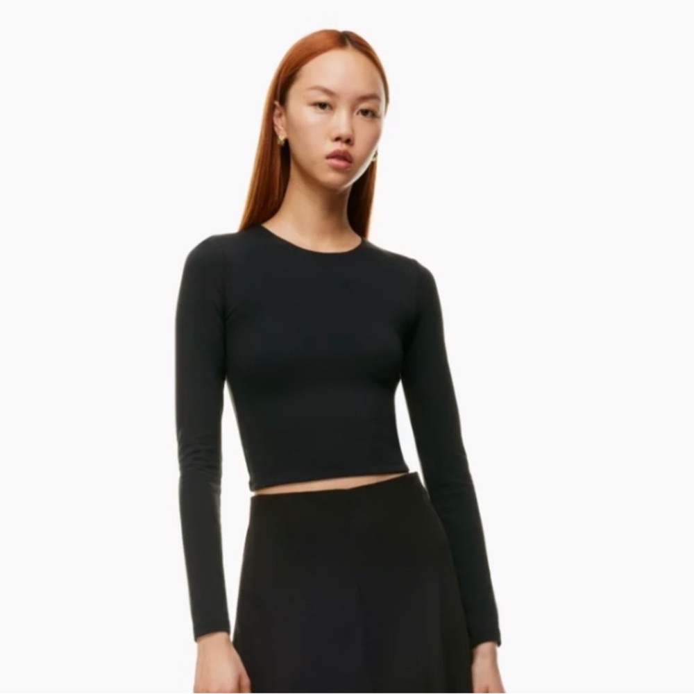 NWOT Aritzia Contour Crew Neck Black Long Sleeve Top Sz Small